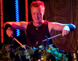 Omnia - Tom