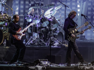 Daryl Stuermer Phil Collins a la batterie Mike Rutherford