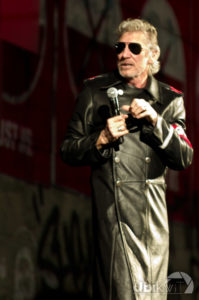 Roger Waters The Wall Paris 2011