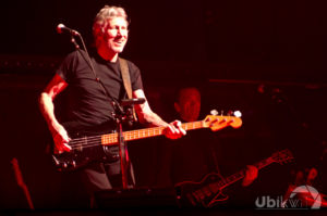 Roger Waters The Wall Paris 2011