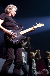 Roger Waters The Wall Paris 2011