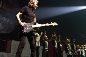 Roger Waters The Wall Paris 2011