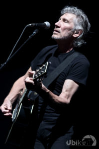 Roger Waters The Wall Paris 2011