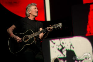 Roger Waters The Wall Paris 2011