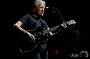 Roger Waters The Wall Paris 2011