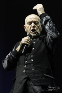 Peter Gabriel pas de danse sur Panopticom