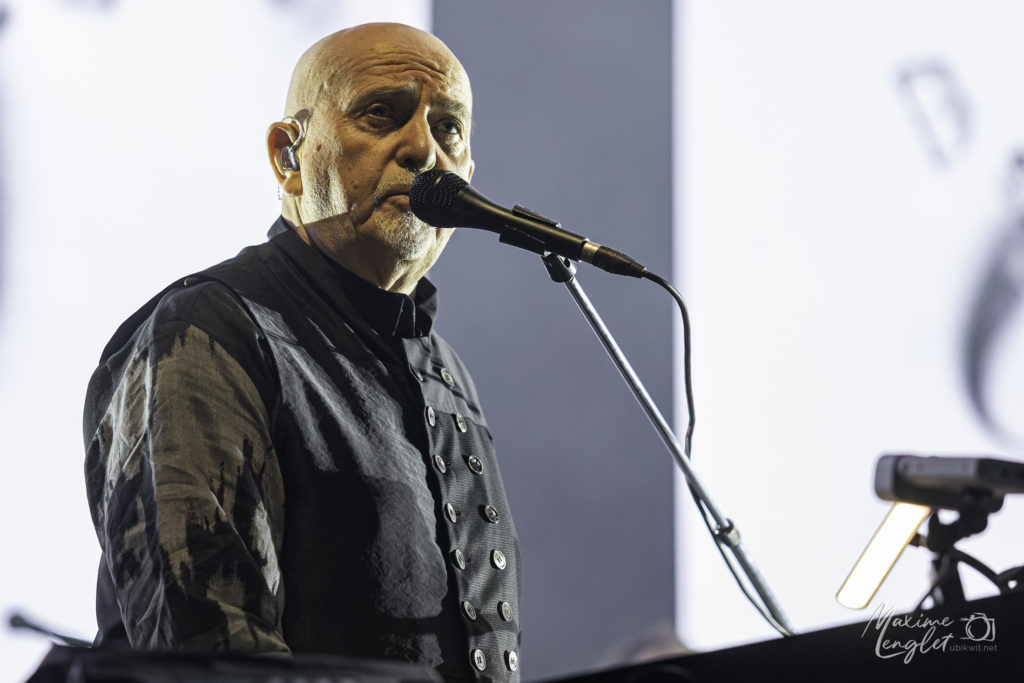 Peter Gabriel au micro