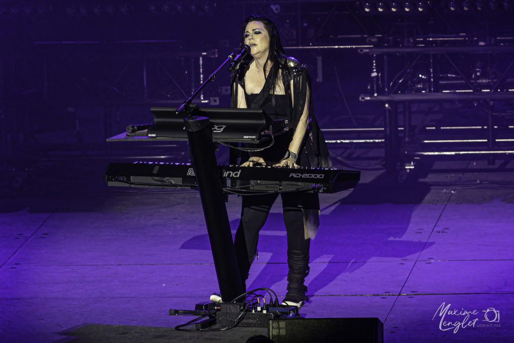 Amy Lee au clavier