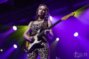 Ana Popovic et sa stratocaster relic