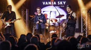Vanja Sky sur la scène de la Boîte à Musiques