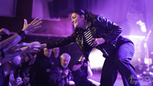 AImee Interrupters proche de son public
