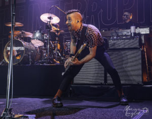 Justin Bivona bassiste des Interrupters