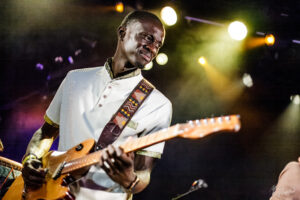 Le guitariste soliste de Dieuf-Dieul de Thiès au Grand Mix