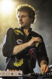 Stéphane Costantini de Guiss Guiss Bou Bess sur la scène du Grand Mix