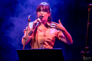 Emma Pratt au chant pour Nomades