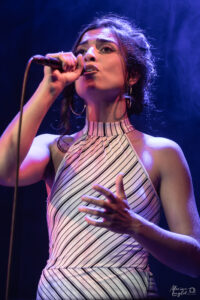 Zaklin Baghdasaryan chanteuse au sein de Nomades à l'Antre Deux