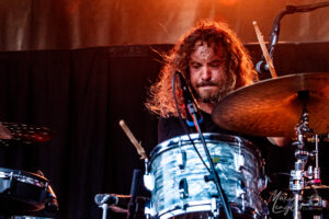 Julien Audigier à la batterie pour Delgrès