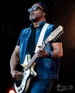 Pascal Danaë à la 12 cordes électrique