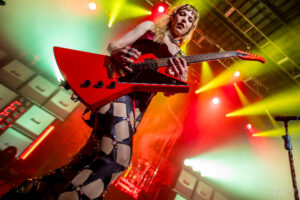 Solo de Lzzy Hale à l'Aéronef