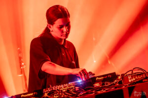 King Kami sur la scène du club de l'Aéronef