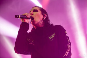Motionless In White Lille 2025 – 05 Chris Ceruilli chanteur de Motionless in White