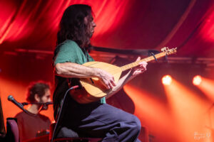Louis Desseigne, guitariste pour Dafné Kritharas