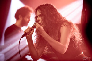 Dafné Kritharas au Magic Mirrors