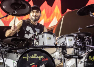 Nicolas Bastos à la batterie