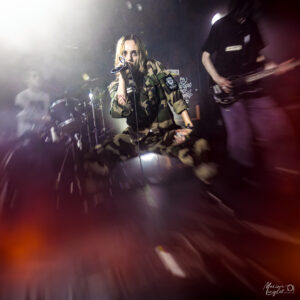 Jehnny Beth sur la scène du Grand Mix