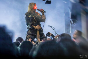 Jehnny Beth portée par le public du Grand Mix