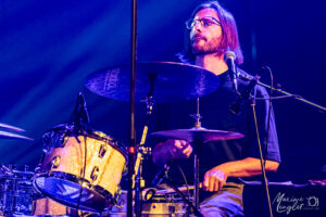 Mathieu Gramoli à la batterie pour Nina Attal