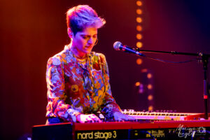 Léa Worms aux claviers de Nina Attal