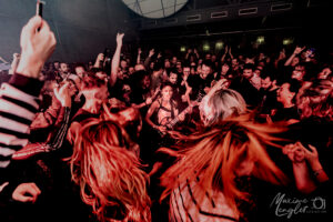 Les Nova Twins dans la fosse du Grand Mix