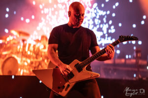Greg Kubacki en renfort à la guitare pour Gojira