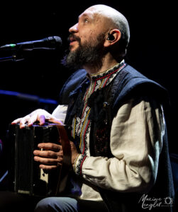 Marko Halanevych auc hant et à l'accordeon