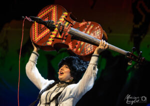Nina Garenetska au violoncelle pour Dakhabrakha