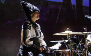 Olena Tsybulska percussionniste de Dakhabrakha