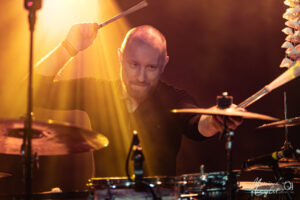 Johannes Leroy à la batterie pour Hajar Benshain