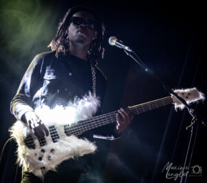 EJ Bedford bassiste d'Ally Venable