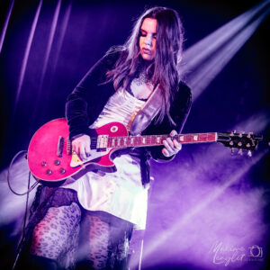 Ally Venable, guitar heroin