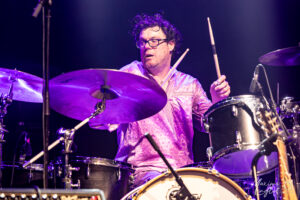 Corey Wilhelm, batteur de Bombino à Lille