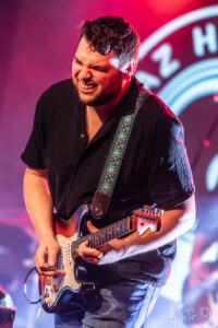 Stef Paglia à la guitare