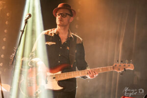 Le bassiste de Dawn Tyler Watson