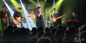 Dan Tyler Watson sur l scène de la Boite à Musiques