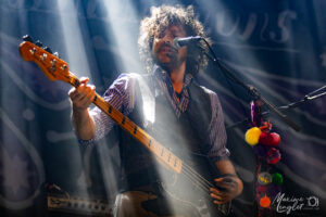 Guillaume Carle à la basse pour Irnini Mons