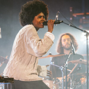 Sorvina en première partie de Curtis Harding